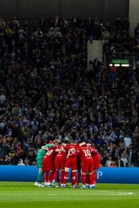 Football - UEFA Europa League - Group E - Toulouse FC v Liverpool FC TOULOUSE, ENGLAND - Thursday, November 9, 2023: Liverpool players line-up before the UEFA Europa League Group E match-day 4 game between Toulouse FC and Liverpool FC at the Stadium de Toulouse. (Photo by David Rawcliffe Propaganda) TOULOUSE Stadium de Toulouse OCCITANIA FRANCE  Copyright: xDavidxRawcliffex P2023-11-09-Toulouse_Liverpool-19