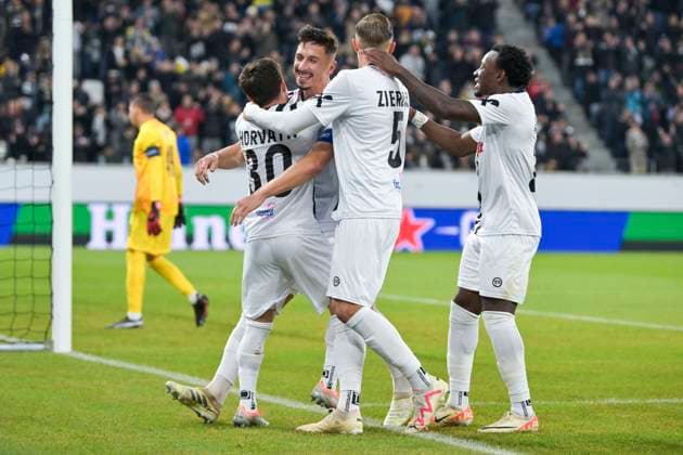 SOCCER - UEFA EL, LASK vs Saint-Gilloise LINZ,AUSTRIA,09.NOV.23 - SOCCER - UEFA Europa League, group stage, Linzer ASK vs Royale Union Saint-Gilloise. Image shows the rejoicing of LASK with Sascha Horvath (LASK).  GEPAxpictures xChristianxMoser