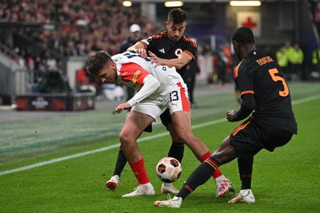 From right Mojmir Chytil of Slavia, Zeki Celik, Evan Ndicka, both of Rome in action during the football Europe League 4th round match Slavia Praha vs AS Rome, group G in Prague, Czech Republic, November 9, 2023. (CTKxPhoto MichalxKamaryt) CTKPhotoP2023110908299  CTKPhotoP2023110908299