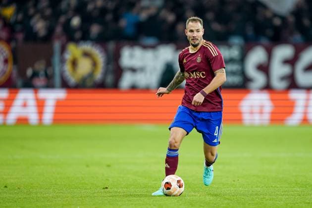 Geneva, Switzerland, November 9th 2023: Steve Rouiller (4 Servette) controls the ball during the UEFA Europa League Group G football match between Servette and Sheriff at Stade de Geneve in Geneva, Switzerland. (Daniela Porcelli SPP) Copyright: xDanielaxPorcelli SPPx spp-en-DaPo-20231109-DP105092