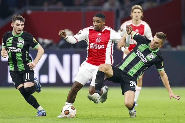 AMSTERDAM, 09-11-2023 JohanCruyff Arena, Europa League Football season 2023 2024. Ajax player Steven Bergwijn and Brighton player Joel Veltman during the match between Ajax and Brighton & Hove Albion Ajax - Brighton  x23102913x Copyright: