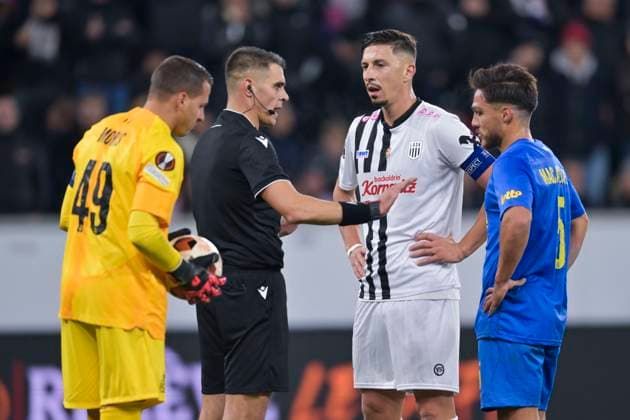 SOCCER - UEFA EL, LASK vs Saint-Gilloise LINZ,AUSTRIA,09.NOV.23 - SOCCER - UEFA Europa League, group stage, Linzer ASK vs Royale Union Saint-Gilloise. Image shows referee Simone Sozza (ITA), Robert Zulj (LASK) and Kevin Mac Allister (Saint-Gilloise).  GEPAxpictures xChristianxMoser