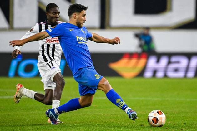 Union s Kevin Mac Allister and LASK s Moses Usor fight for the ball during a soccer game between Austrian Linzer Athletik Klub (LASK) and Belgian Royale Union Saint Gilloise in Linz, Austria, on Thursday 09 November 2023, on day 4 in the group phase of the UEFA Europa League competition, in group E. LAURIExDIEFFEMBACQ  x79653801x