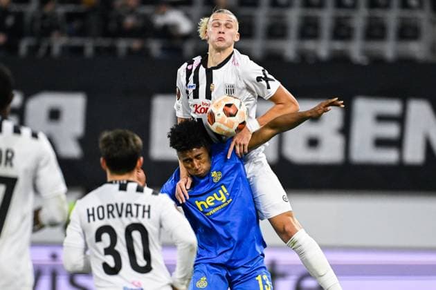 LASK s Maksym Maxi Taloverov and Union s Kevin Rodriguez fight for the ball during a soccer game between Austrian Linzer Athletik Klub (LASK) and Belgian Royale Union Saint Gilloise in Linz, Austria, on Thursday 09 November 2023, on day 4 in the group phase of the UEFA Europa League competition, in group E. LAURIExDIEFFEMBACQ  x79655892x