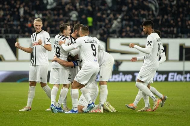 SOCCER - UEFA EL, LASK vs Saint-Gilloise LINZ,AUSTRIA,09.NOV.23 - SOCCER - UEFA Europa League, group stage, Linzer ASK vs Royale Union Saint-Gilloise. Image shows the rejoicing of the team LASK.  GEPAxpictures xManuelxBinder