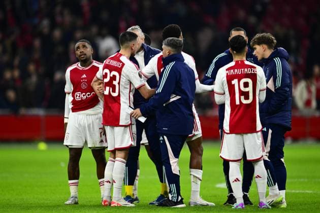 AMSTERDAM - (l-r) Steven Bergwijn of Ajax, Steven Berghuis of Ajax, Ajax assistant coach Said Bakkati, Georges Mikautadze of Ajax disappointment after the UEFA Europa League match in group B between Ajax Amsterdam and Brighton & Hove Albion FC in the Johan Cruyff ArenA on November 9, 2023 in Amsterdam, Netherlands. ANP OLAF KRAAK UEFA Europa League 2023 24 2023 2024 xVIxANPxSportx xxANPxIVx 483440684 originalFilename: 483440684.jpg
