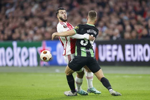 AMSTERDAM, 09-11-2023 JohanCruyff Arena, Europa League Football season 2023 2024. Ajax player Georges Mikautadze and Brighton player Joel Veltman during the match between Ajax and Brighton & Hove Albion Ajax - Brighton  x23103756x Copyright: