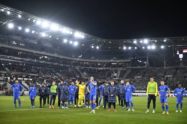 Union s players thank the fans after a soccer game between Austrian Linzer Athletik Klub (LASK) and Belgian Royale Union Saint Gilloise in Linz, Austria, on Thursday 09 November 2023, on day 4 in the group phase of the UEFA Europa League competition, in group E. LAURIExDIEFFEMBACQ  x79656082x