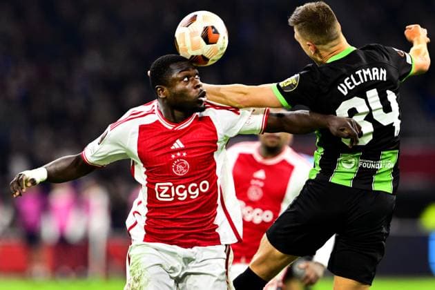 AMSTERDAM - Brian Brobbey of Ajax, Joel Veltman of Brighton & Hove Albion during the UEFA Europa League Group B match between Ajax Amsterdam and Brighton & Hove Albion FC at the Johan Cruyff ArenA on November 9, 2023 in Amsterdam, Netherlands. ANP OLAF KRAAK UEFA Europa League 2023 24 2023 2024 xVIxANPxSportx xxANPxIVx 483442926 originalFilename: 483442926.jpg