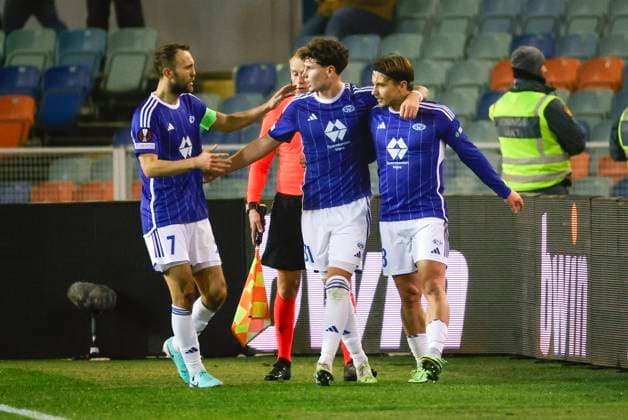 GÖTEBORG 20231109 Moldes Fredrik Gulbrandsen, far right, celebrates with Magnus Wolff Eikrem, left, and Mathias Johan Fjortoft Lovik, center, after scoring 1-0 during Thursdays Europa League group H soccer match between BK Häcken and Molde FK from Norway at Gamla Ullevi GÖTEBORG SWEDEN x9200x  Copyright: xAdamxIhse TTx EUROPA LEAGUE HÄCKEN-MOLDE