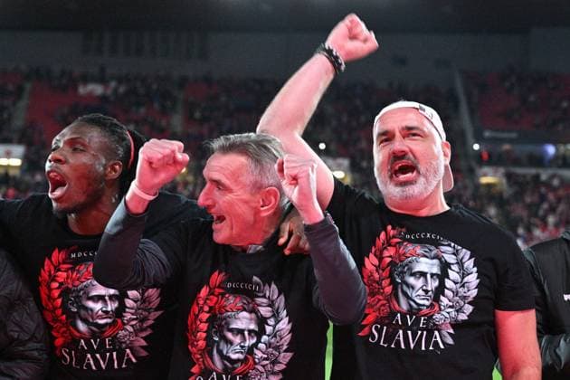 Coach of Slavia Praha Jindrich Trpisovsky (right) celebrates victory with team after the football Europe League 4th round match Slavia Praha vs AS Rome, group G in Prague, Czech Republic, November 9, 2023. (CTKxPhoto MichalxKamaryt) CTKPhotoP2023110909627  CTKPhotoP2023110909627