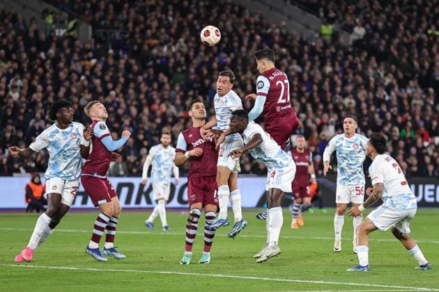 UEFA Europa League West Ham United v Olympiakos FC Nayef Aguerd 27 of West Ham United heads the ball on goal during the UEFA Europa League match West Ham United vs Olympiakos FC at London Stadium, London, United Kingdom, 9th November 2023 (Photo by Mark Cosgrove News Images) London London Stadium United Kingdom Copyright: xMarkxCosgrove NewsxImagesx