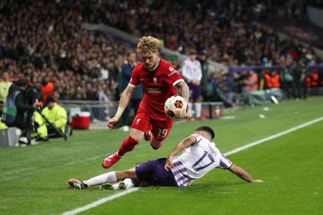 France - Toulouse FC vs Liverpool FC - 09 11 2023 FRANCE, TOULOUSE, NOVEMBER 09. Harvey Elliott of Liverpool is tackled by Gabriel Suazo of Toulouse during the UEFA Europa League group E football match between Toulouse FC and Liverpool FC on November 09, 2023 at Stadium Municipal in Toulouse, France. Photo by Manuel Blondeau AOP.Press Toulouse Stadium Municipal Occitanie France Copyright: x ManuelxBlondeau AOP.Pressx AOP20231109 0019