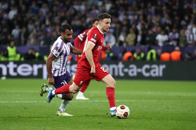 France - Toulouse FC vs Liverpool FC - 09 11 2023 FRANCE, TOULOUSE, NOVEMBER 09. Diogo Jota of Liverpool evades Cristian Casseres of Toulouse and runs to score a goal during the UEFA Europa League group E football match between Toulouse FC and Liverpool FC on November 09, 2023 at Stadium Municipal in Toulouse, France. Photo by Manuel Blondeau AOP.Press Toulouse Stadium Municipal Occitanie France Copyright: x ManuelxBlondeau AOP.Pressx AOP20231109 0020