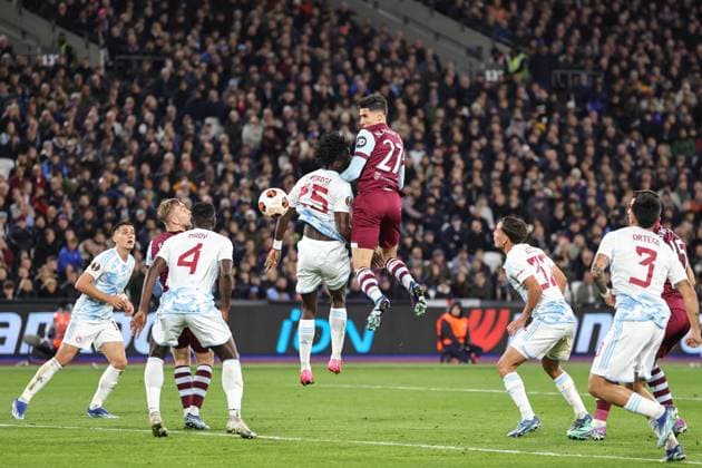 UEFA Europa League West Ham United v Olympiakos FC Nayef Aguerd 27 of West Ham United heads on goal during the UEFA Europa League match West Ham United vs Olympiakos FC at London Stadium, London, United Kingdom, 9th November 2023 (Photo by Mark Cosgrove News Images) London London Stadium United Kingdom Copyright: xMarkxCosgrove NewsxImagesx