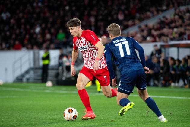Noah Weisshaupt SC Freiburg, 07 in duel with Jovan Vlalukin FK TSC Backa Topola, 77 , GER, SC Freiburg vs FK TSC Backa Topola, Football UEFA Europa League, Group A, Matchday 4, Season 2023 2024, 09 11 2023 GER, SC Freiburg vs FK TSC Backa Topola, Football UEFA Europa League, Group A, Matchday 4, Season 2023 2024, 09 11 2023 Freiburg Copyright: xEibner-Pressefoto Memmlerx EP_MMR