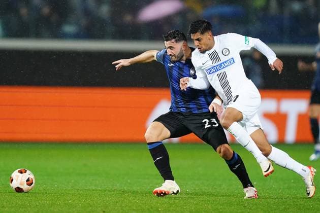 Foto Spada LaPresse 09 Novembre 2023 - Bergamo , Italia - calcio - Atalanta vs Sturm Graz - Europa League 2023 2024 - Stadio Gewiss. Nella foto: Manprit Sarkaria (SK Sturm Graz) Sead Kolasinac (Atalanta BC); November 09 , 2023 Bergamo , Italy - sport, calcio - Atalanta vs Sturm Graz - Europa League 2023 2024 - Gewiss Stadium . In the pic: Manprit Sarkaria (SK Sturm Graz) Sead Kolasinac (Atalanta BC);  Copyright: xSpada LaPressex