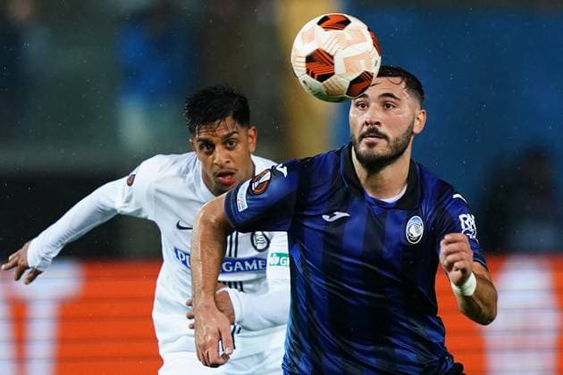 Foto Spada LaPresse 09 Novembre 2023 - Bergamo , Italia - calcio - Atalanta vs Sturm Graz - Europa League 2023 2024 - Stadio Gewiss. Nella foto: Berat Djimsiti (Atalanta BC); Szymon Wlodarczyk (SK Sturm Graz) November 09 , 2023 Bergamo , Italy - sport, calcio - Atalanta vs Sturm Graz - Europa League 2023 2024 - Gewiss Stadium . In the pic: Berat Djimsiti (Atalanta BC); Szymon Wlodarczyk (SK Sturm Graz)  Copyright: xSpada LaPressex