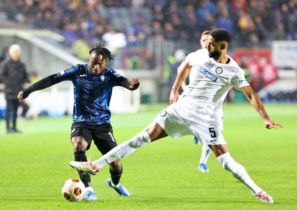 SOCCER - UEFA EL, Atalanta vs Sturm BERGAMO,ITALY,09.NOV.23 - SOCCER - UEFA Europa League, group stage, Atalanta Bergamo Calcio vs SK Sturm Graz. Image shows Ademola Lookman (Atalanta) and Gregory Wuethrich (Sturm)  GEPAxpictures xWolfgangxGrebien