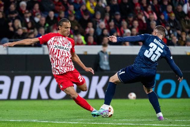 Kiliann Sildillia SC Freiburg, 25 in duel with Ifet Dakovac FK TSC Backa Topola, 35 , GER, SC Freiburg vs FK TSC Backa Topola, Football UEFA Europa League, Group A, Matchday 4, Season 2023 2024, 09 11 2023 GER, SC Freiburg vs FK TSC Backa Topola, Football UEFA Europa League, Group A, Matchday 4, Season 2023 2024, 09 11 2023 Freiburg Copyright: xEibner-Pressefoto Memmlerx EP_MMR