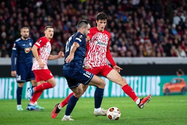 Merlin Roehl SC Freiburg, 34 in duel with Goran Antonic FK TSC Backa Topola, 17 , GER, SC Freiburg vs FK TSC Backa Topola, Football UEFA Europa League, Group A, Matchday 4, Season 2023 2024, 09 11 2023 GER, SC Freiburg vs FK TSC Backa Topola, Football UEFA Europa League, Group A, Matchday 4, Season 2023 2024, 09 11 2023 Freiburg Copyright: xEibner-Pressefoto Memmlerx EP_MMR