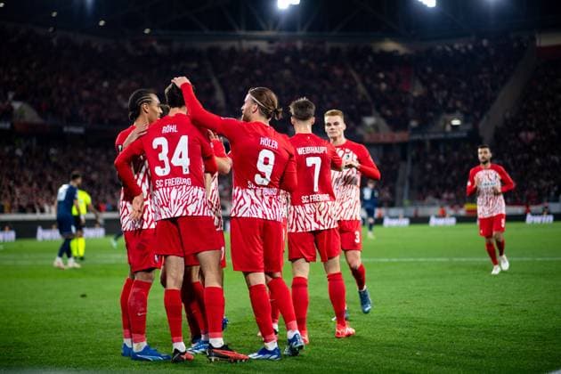 Merlin Roehl SC Freiburg, 34 , Lucas Hoeler SC Freiburg, 09 , Noah Weisshaupt SC Freiburg, 07 , Philipp Lienhart SC Freiburg, 03 and team celebrate the goal for 1 0, GER, SC Freiburg vs FK TSC Backa Topola, Football UEFA Europa League, Group A, Matchday 4, Season 2023 2024, 09 11 2023 GER, SC Freiburg vs FK TSC Backa Topola, Football UEFA Europa League, Group A, Matchday 4, Season 2023 2024, 09 11 2023 Freiburg Copyright: xEibner-Pressefoto Memmlerx EP_MMR