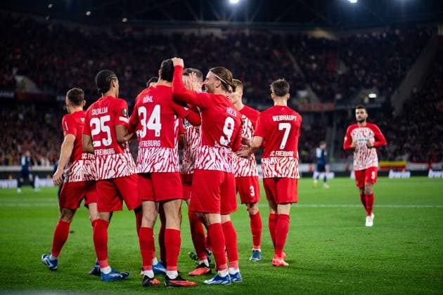 Merlin Roehl SC Freiburg, 34 , Kiliann Sildillia SC Freiburg, 25 , Lucas Hoeler SC Freiburg, 09 , Noah Weisshaupt SC Freiburg, 07 , Philipp Lienhart SC Freiburg, 03 and team celebrate the goal for 1 0, GER, SC Freiburg vs FK TSC Backa Topola, Football UEFA Europa League, Group A, Matchday 4, Season 2023 2024, 09 11 2023 GER, SC Freiburg vs FK TSC Backa Topola, Football UEFA Europa League, Group A, Matchday 4, Season 2023 2024, 09 11 2023 Freiburg Copyright: xEibner-Pressefoto Memmlerx EP_MMR