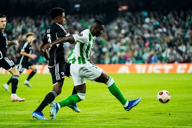 November 9, 2023: Luiz Henrique of Real Betis and Caju of Aris Limassol in action during the UEFA Europa League, Group C, match between Real Betis and Aris Limassol at Benito Villamarin stadium on November 9, 2023 in Sevilla, Spain. - ZUMAa181 20231109_zaa_a181_021 Copyright: xJoaquinxCorcherox