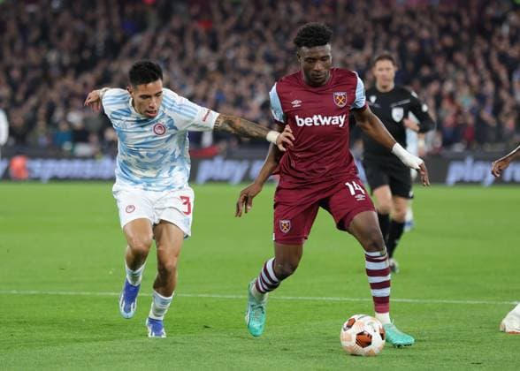 London, England, 9th November 2023. Francisco Ortega of Olympiakos tackles Mohammed Kudus of West Ham United during the UEFA Europa League match at the London Stadium, London. Picture credit should read: Paul Terry Sportimage EDITORIAL USE ONLY. No use with unauthorised audio, video, data, fixture lists, club league logos or live services. Online in-match use limited to 120 images, no video emulation. No use in betting, games or single club league player publications. SPI-2719-0024