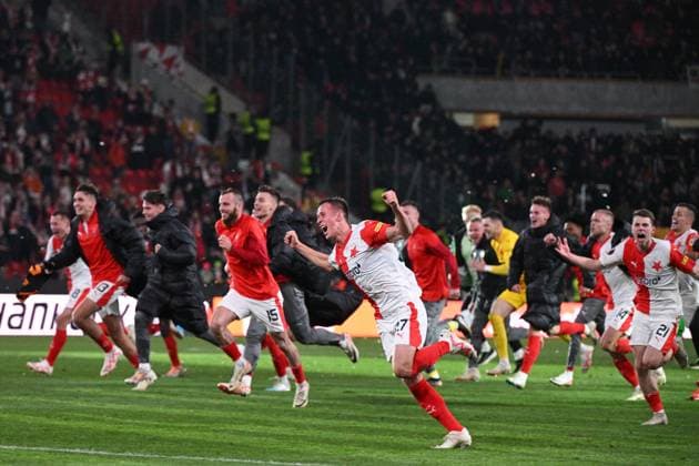 Soccer players of Slavia Praha celebrate victory with fans after the football Europe League 4th round match Slavia Praha vs AS Rome, group G in Prague, Czech Republic, November 9, 2023. (CTKxPhoto MichalxKamaryt) CTKPhotoP2023110909664  CTKPhotoP2023110909664