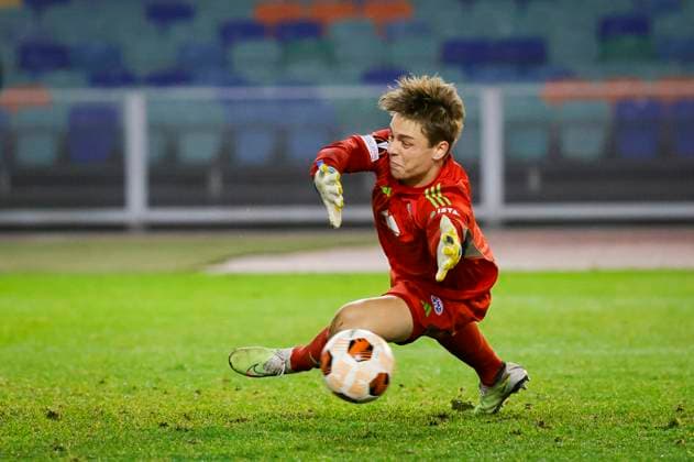 Molde s goalkeeper Oliver Petersen in action during the UEFA Europa League group H soccer match between BK Hacken and Molde FK at Gamla Ullevi arena in Gothenburg, Sweden, on Nov 09, 2023 GOTHENBURG SWEDEN SOCCER x9200x  Copyright: xAdamxIhse TTx SWEDEN EUROPA LEAGUE HACKEN VS MOLDE