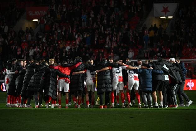 Soccer players of Slavia Praha celebrate victory with fans after the football Europe League 4th round match Slavia Praha vs AS Rome, group G in Prague, Czech Republic, November 9, 2023. (CTKxPhoto MichalxKamaryt) CTKPhotoP2023110909675  CTKPhotoP2023110909675