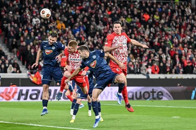 09 11 2023, Freiburg, Germany, Stadion am Wolfswinkel, SC Freiburg vs FK TSC Backa Topola UEFA Europa League 2023 24 Group A, Philipp Lienhart SC Freiburg , Nemanja Stojic FK TSC Backa Topola and Nicolas Hoefler SC Freiburg in a duel Photo H Langer Freiburg Stadion am Wolfswinkel Germany  541_SCFTOP20231109_011 Langer-541