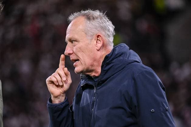 09 11 2023, Freiburg, Germany, Stadion am Wolfswinkel, SC Freiburg vs FK TSC Backa Topola UEFA Europa League 2023 24 Group A, Coach Christian Streich SC Freiburg gestures, gestures Photo H Langer Freiburg Stadion am Wolfswinkel Germany  541_SCFTOP20231109_001 Langer-541