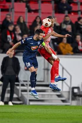 09 11 2023, Freiburg, Germany, Stadion am Wolfswinkel, SC Freiburg vs FK TSC Backa Topola UEFA Europa League 2023 24 Group A, Nemanja Petrovic FK TSC Backa Topola and Kiliann Sildillia SC Freiburg in a duel Photo H Langer Freiburg Stadion am Wolfswinkel Germany  541_SCFTOP20231109_044 Langer-541