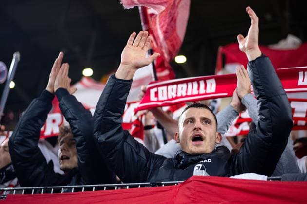 Maximilan Eggestein SC Freiburg, 08 and team celebrate the victory together with the fans and Ultras at the fence, GER, SC Freiburg vs FK TSC Backa Topola, Football UEFA Europa League, Group A, Matchday 4, Season 2023 2024, 09 11 2023 GER, SC Freiburg vs FK TSC Backa Topola, Football UEFA Europa League, Group A, Matchday 4, Season 2023 2024, 09 11 2023 Freiburg Copyright: xEibner-Pressefoto Memmlerx EP_MMR
