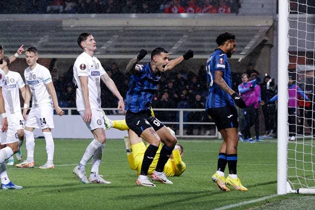 BERGAMO, ITALY - NOVEMBER 9: Gianluca Scamacca (Atalanta BC) celebrates after Berat Djimsiti (Atalanta BC) golduring the Europa League football match between Atalanta and SK Sturm Graz at Gewiss Stadium on November 9, 2023 in Bergamo, Italy. (Photo by Stefano Nicoli Speed Media Icon Sportswire) SOCCER: SEP 21 Europa League - Atalanta v SK Sturm Graz EDITORIAL USE ONLY Icon2311090052