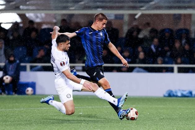 BERGAMO, ITALY - NOVEMBER 9: Mario Pasalic (Atalanta BC) shot on gol during the Europa League football match between Atalanta and SK Sturm Graz at Gewiss Stadium on November 9, 2023 in Bergamo, Italy. (Photo by Stefano Nicoli Speed Media Icon Sportswire) SOCCER: SEP 21 Europa League - Atalanta v SK Sturm Graz EDITORIAL USE ONLY Icon2311090065