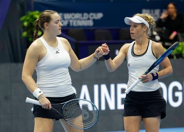 Sport Themen der Woche KW45 Team Germany, Jule Niemeier und Laura Siegemund, Damen Doppel, Billie Jean King Cup 2023 Finals, Tennis - Billie Jean King Cup 2023 Finals - ITF Davis Cup - Estadio la Cartuja - Sevilla - Andalucia - Spanien - 10 November 2023. Tennis - Billie Jean King Cup 2023 Finals - ITF Davis Cup - Estadio la Cartuja - Sevilla - Andalucia - Spanien - 10 November 2023. *** Team Germany, Jule Niemeier and Laura Siegemund, Womens Doubles, Billie Jean King Cup 2023 Finals, Tennis Billie Jean King Cup 2023 Finals ITF Davis Cup Estadio la Cartuja Sevilla Andalucia Spain November 10, 2023 Tennis Billie Jean King Cup 2023 Finals ITF Davis Cup Estadio la Cartuja Sevilla Andalucia Spain November 10, 2023 Copyright: xx