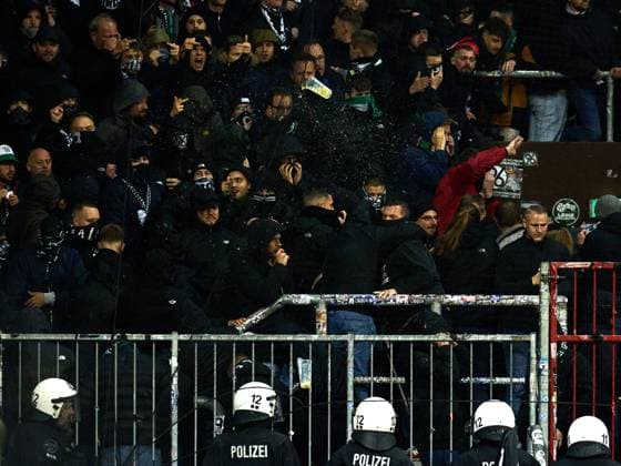 Unrest and rioting in the visitors block of Hannover 96 The police intervene and use irritant gas Cups and flagpoles become GER, FC St Pauli vs Hannover 96, Football, Bundesliga, Matchday 12, Season 2023 2024, 10 11 2023 GER, FC St Pauli vs Hannover 96, Football, Bundesliga, Matchday 12, Season 2023 2024, 10 11 2023 Hamburg Copyright: xEibner-Pressefoto xStephaniexZerx EP_SZE