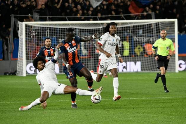 Dante (OGC Nice) et Akor ADAMS (MHSC) Match Montpellier Herault SC vs. OGC Nice pour la 12eme journee de la Ligue 1 Uber Eats au Stade de la Mosson, le 10 novembre 2023. FOOTBALL : Montpellier Herault SC vs. OGC Nice - Ligue 1 Ubert Eats ValentinaClaret Panoramic 