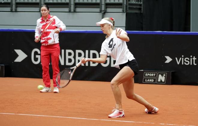 TENNIS - Billie Jean King Cup, AUT vs MEX SCHWECHAT,AUSTRIA,11.NOV.23 - TENNIS - Billie Jean King Cup, play off, Austria vs Mexico. Image shows captain Marion Maruska and Sinja Kraus (AUT).  GEPAxpictures xWalterxLuger