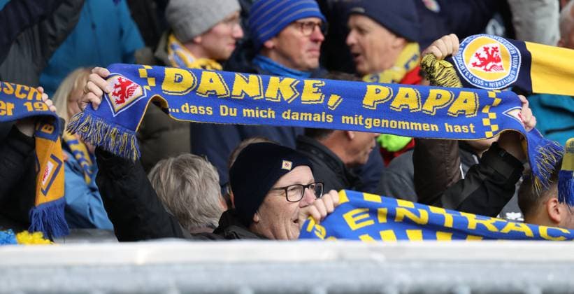 Eintracht Braunschweig vs VfL Osnabrück Braunschweig, 11 11 2023, Football, Season 23 24, 2 Bundesliga, Matchday 13, Eintracht Braunschweig vs VfL Osnabrück, Picture shows fans of Eintracht in the Südkurve Braunschweig