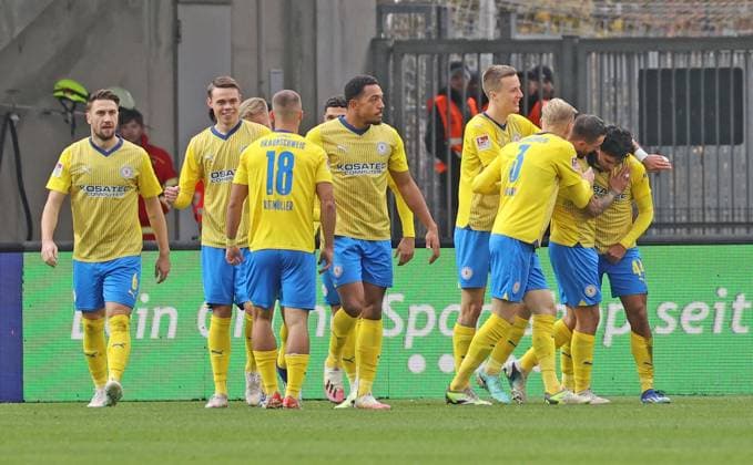 Eintracht Braunschweig vs VfL Osnabrück Braunschweig, 11 11 2023, Soccer, Season 23 24, 2 Bundesliga, Matchday 13, Eintracht Braunschweig vs VfL Osnabrück, Picture shows jubilation over the goal to 1 0 for Eintracht by Johan Gomez BTSV, 44 Braunschweig