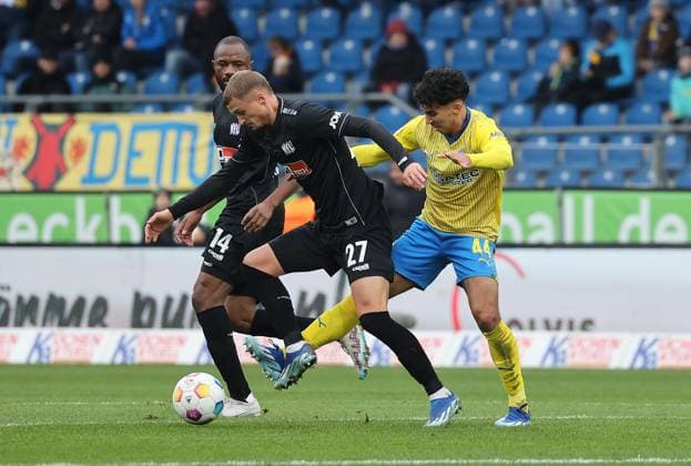 Johan Gomez Eintracht Braunschweig , Michael Cuisance VfL Osnabrueck Football, Men, Season 2023 2024, 2 BL, Eintracht Stadion, Eintracht Braunschweig vs VfL Osnabrueck DFL REGULATIONS PROHIBIT ANY USE OF PHOTOGRAPHS AS IMAGE SEQUENCES AND OR QUASI VIDEO