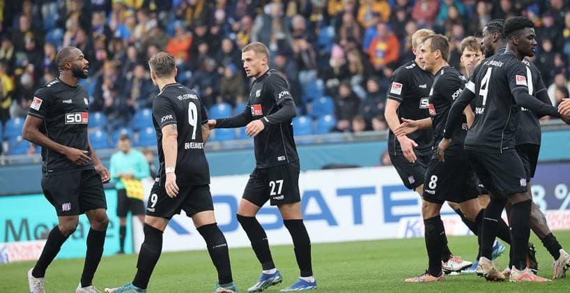 Michael Cuisance VfL Osnabrueck scores 1 1 Soccer, Men, Season 2023 2024, 2 BL, Eintracht Stadion, Eintracht Braunschweig vs VfL Osnabrueck DFL REGULATIONS PROHIBIT ANY USE OF PHOTOGRAPHS AS IMAGE SEQUENCES AND OR QUASI VIDEO