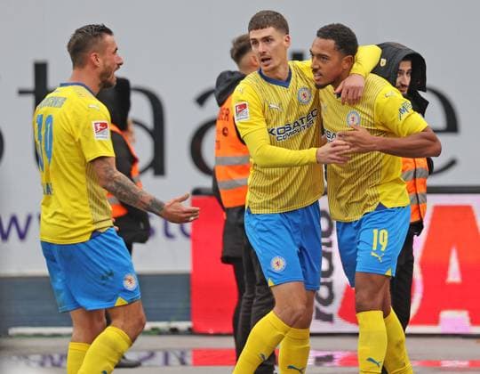 Eintracht Braunschweig vs VfL Osnabrück Braunschweig, 11 11 2023, Soccer, Season 23 24, 2 Bundesliga, Matchday 13, Eintracht Braunschweig vs VfL Osnabrück, Picture shows Eintracht celebrating the goal for 2 1 by Anton Donkor BTSV, 19 Braunschweig