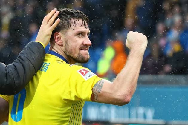 11 11 2023, xtgx, Fussball 2 Bundesliga, Fussball 2 Bundesliga, Eintracht Braunschweig VfL Osnabrueck emspor, v l Ermin Bicakcic Braunschweig Jubel, Torjubel, jubelt ueber das Tor, celebrate the goal, celebration DFL DFB REGULATIONS PROHIBIT ANY USE OF PHOTOGRAPHS as IMAGE SEQUENCES and or QUASI VIDEO Braunschweig