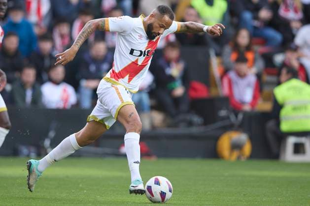 Spain, Madrid, 11 11 2023, Santiago Bernabeu Stadium, Real Madrid v Valencia CF La Liga EA Sports match round 13, Tiago Manuel Dias Bebe Rayo Vallecano controls the ball Madrid Santiago Bernabeu Stadium Spain  eu-images-071
