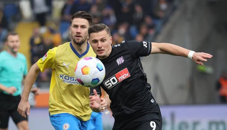 Erik Engelhardt VfL Osnabrueck , Ermin Bicakcic Eintracht Braunschweig Football, Men, Season 2023 2024, 2 BL, Eintracht Stadion, Eintracht Braunschweig vs VfL Osnabrueck, 3 2 DFL REGULATIONS PROHIBIT ANY USE OF PHOTOGRAPHS AS IMAGE SEQUENCES AND OR QUASI VIDEO